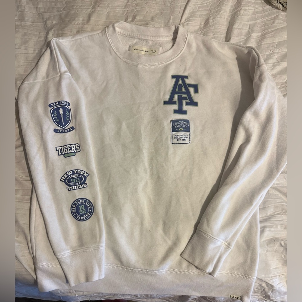 girls Abercrombie kids crewneck in white